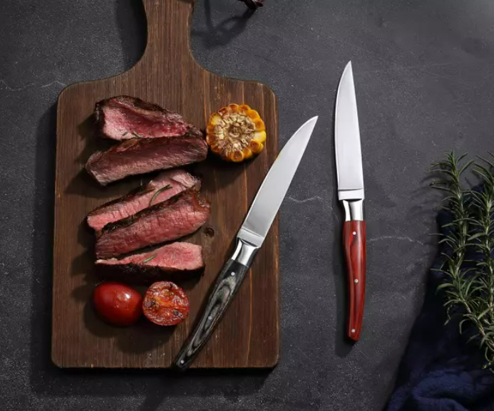 Jak&yacute; je nejlepš&iacute; materi&aacute;l pro steakov&eacute; nože?